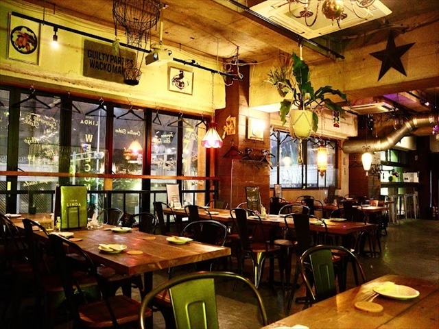 DINING LINDA