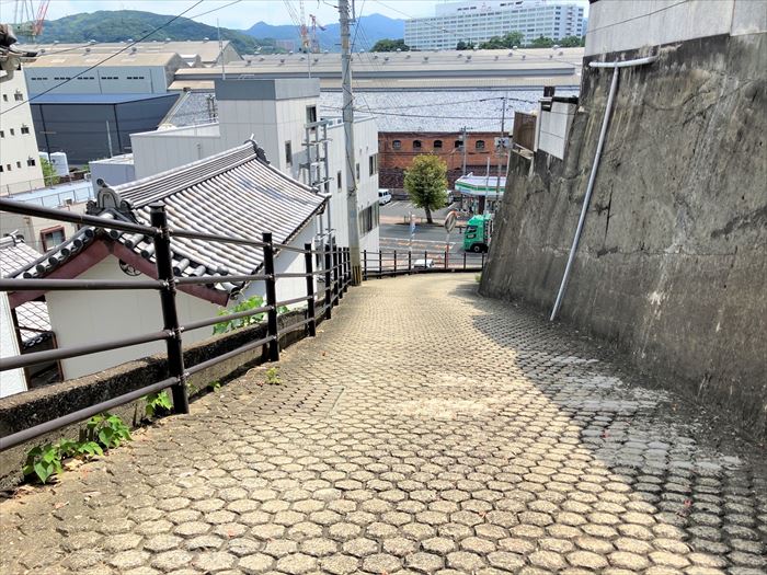 きゃあまぐる坂(変電所の坂)