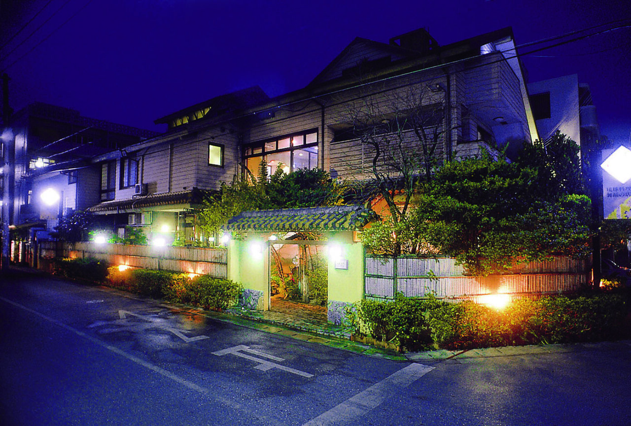 琉球料理と琉球舞踊　四つ竹